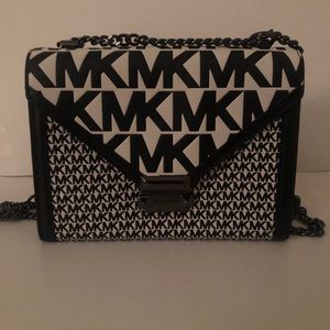 Micheal Kors Small chain handbag